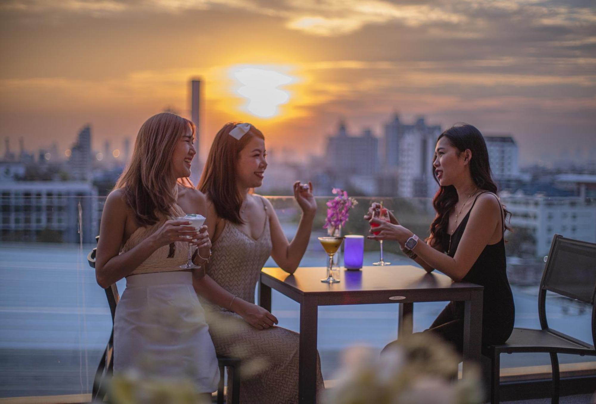 Avani Sukhumvit Bangkok Hotel Exterior photo