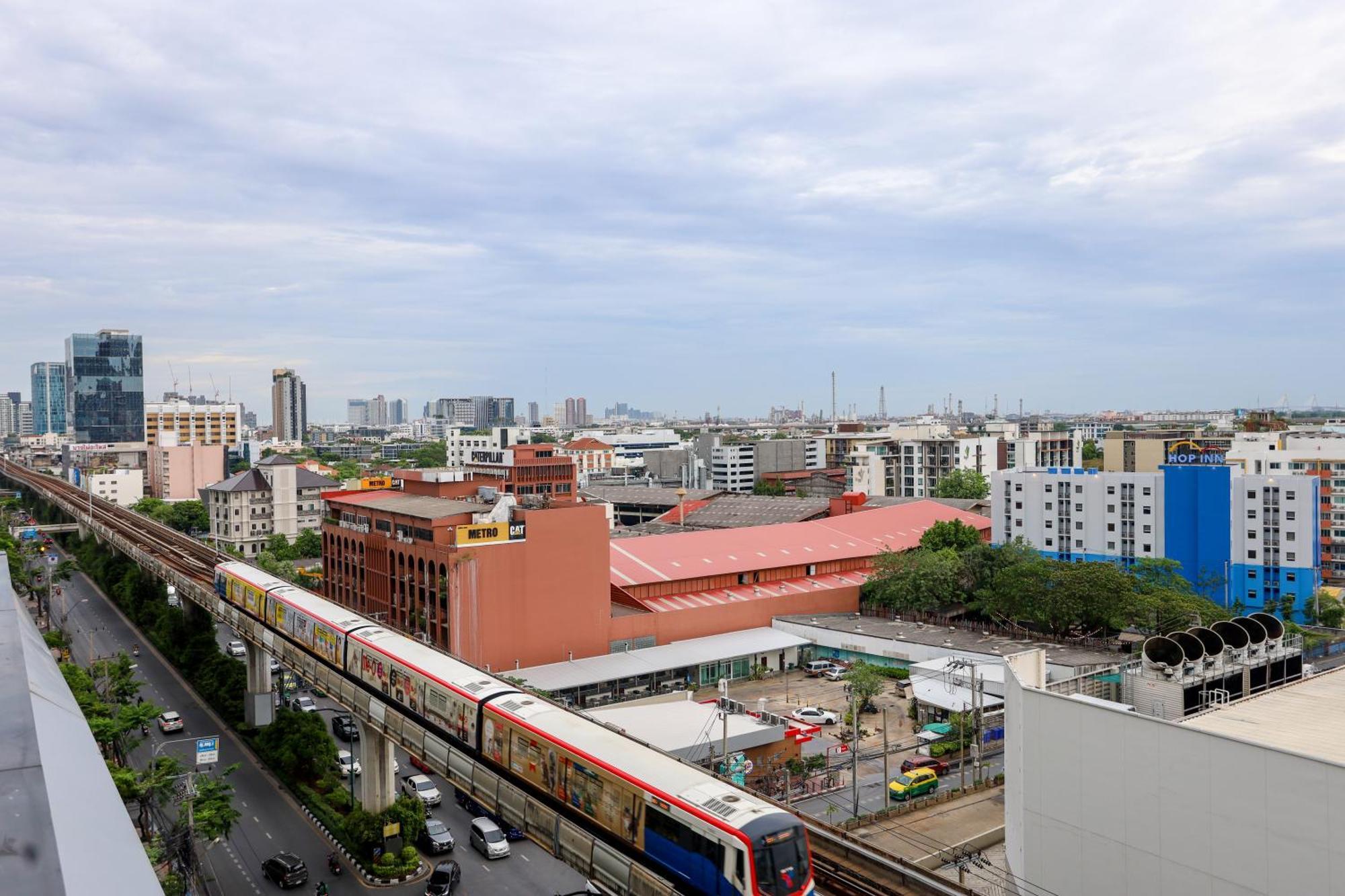 Avani Sukhumvit Bangkok Hotel Exterior photo